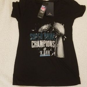 NWOT Women's Fanatics EAGLES NFL tshirt